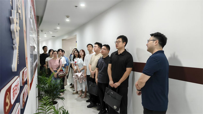 万寿桥街道年轻干部赴公司调研交流