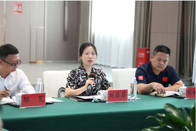 刘菲菲参加市建协五届十三次会长办公会