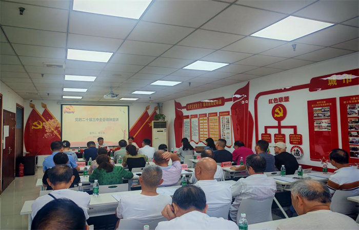 刘菲菲参加杨岔路社区8月支部主题党日活动
