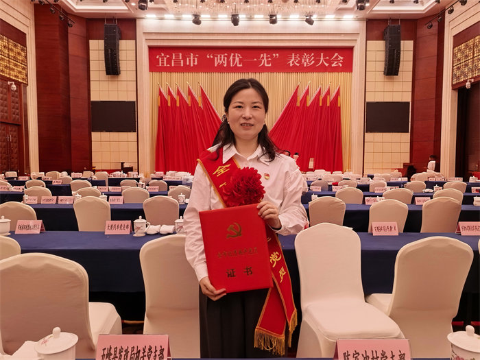 公司党支部书记、董事长刘菲菲荣获全市“两优一先”优秀共产党员称号