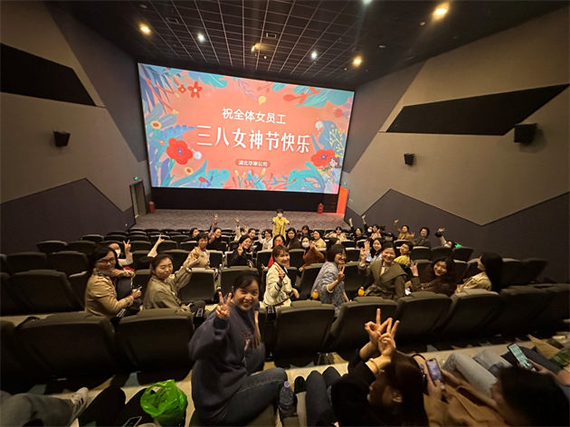 柔肩承重任，巾帼展芳华